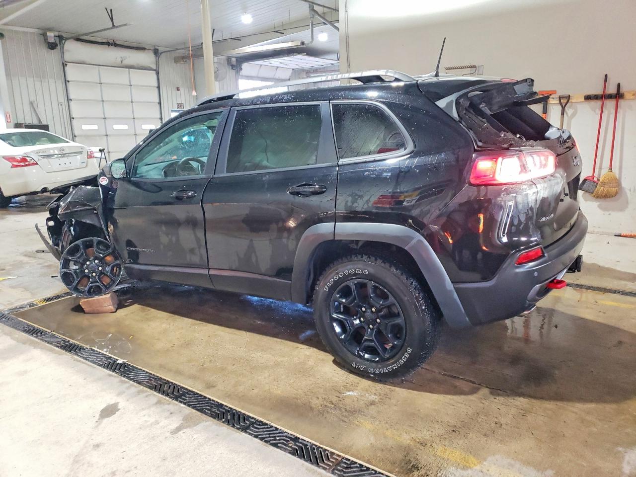 2021 JEEP CHEROKEE TRAILHAWK photo 2