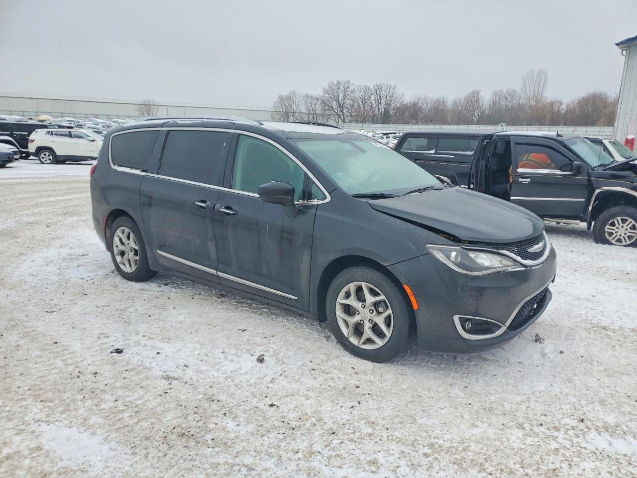 2019 CHRYSLER PACIFICA TOURING L PLUS photo 4