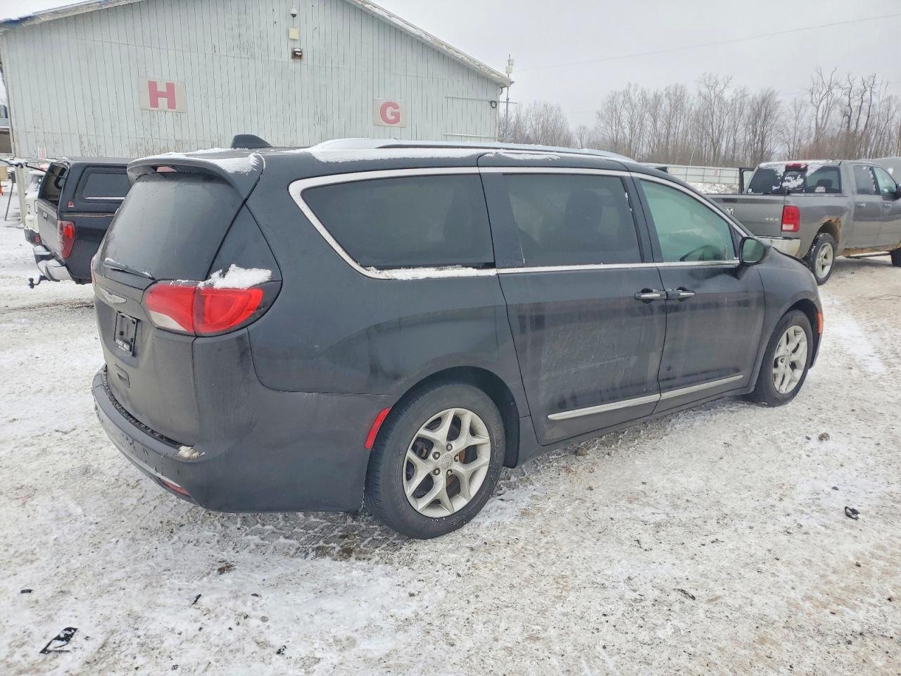 2019 CHRYSLER PACIFICA TOURING L PLUS photo 3