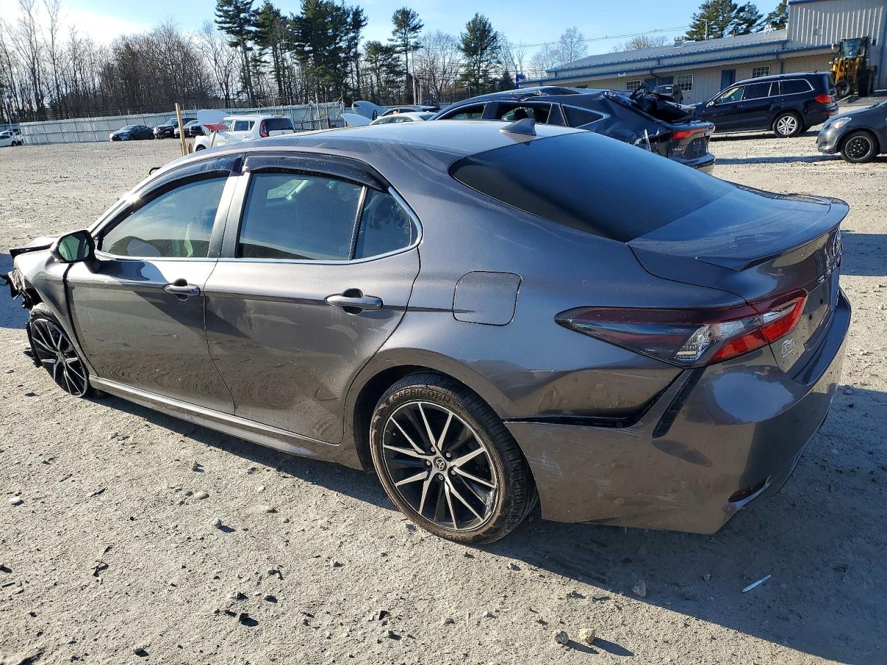 2024 TOYOTA CAMRY SE photo 3