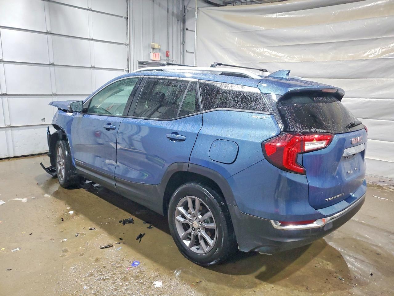 2024 GMC TERRAIN SLT photo 2