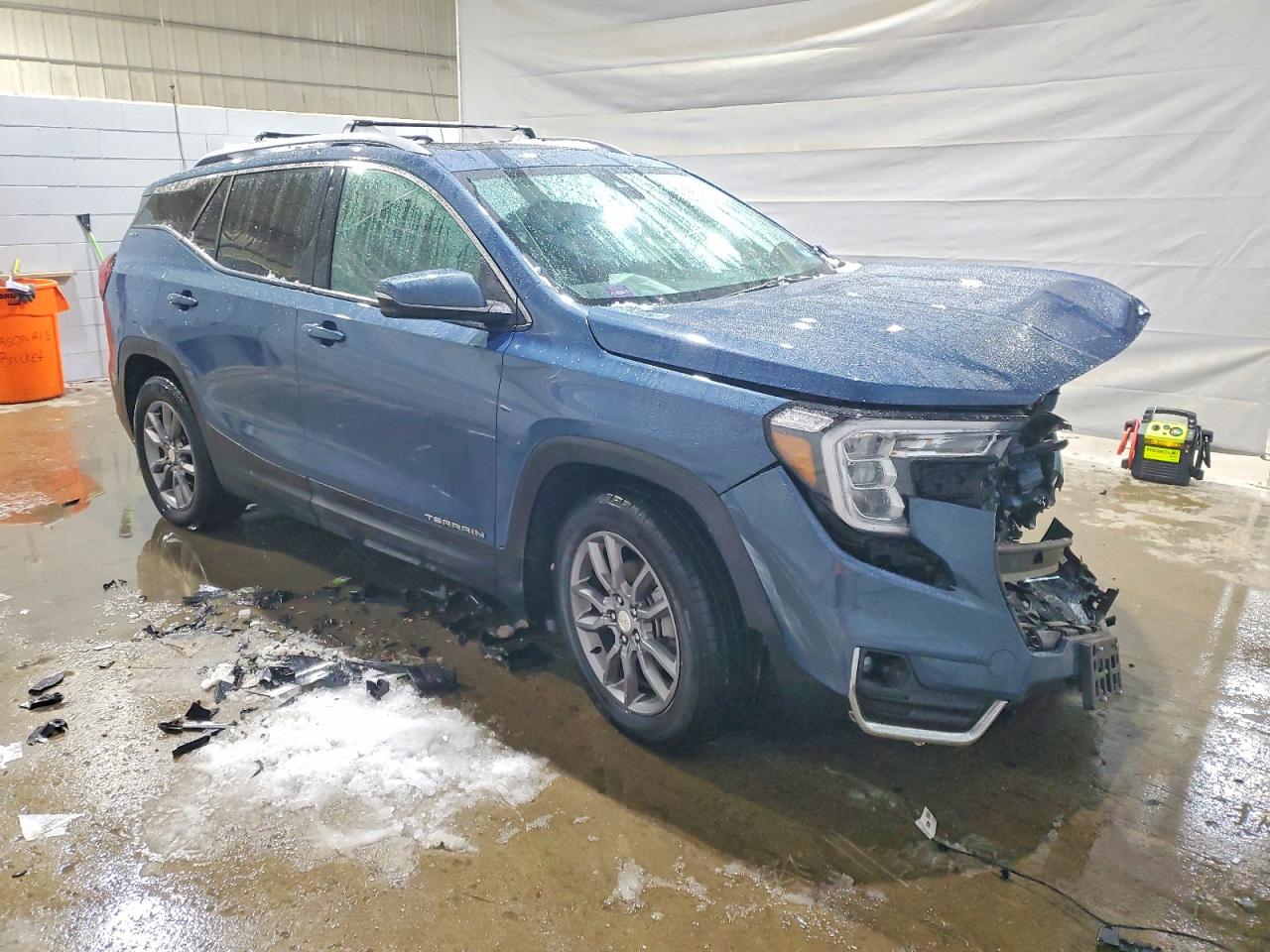 2024 GMC TERRAIN SLT photo 4