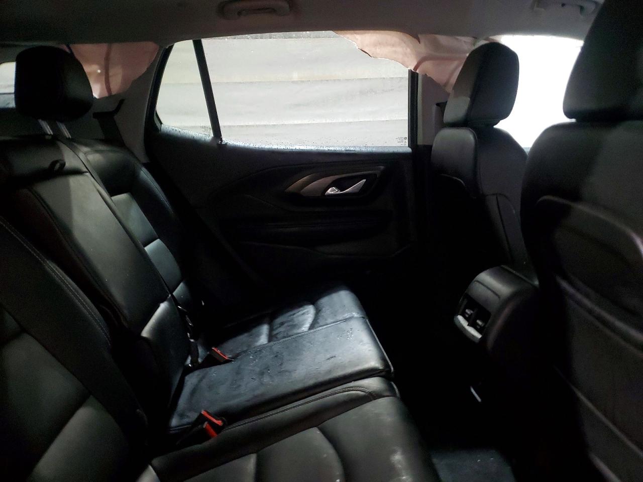 2024 GMC TERRAIN SLT photo 11
