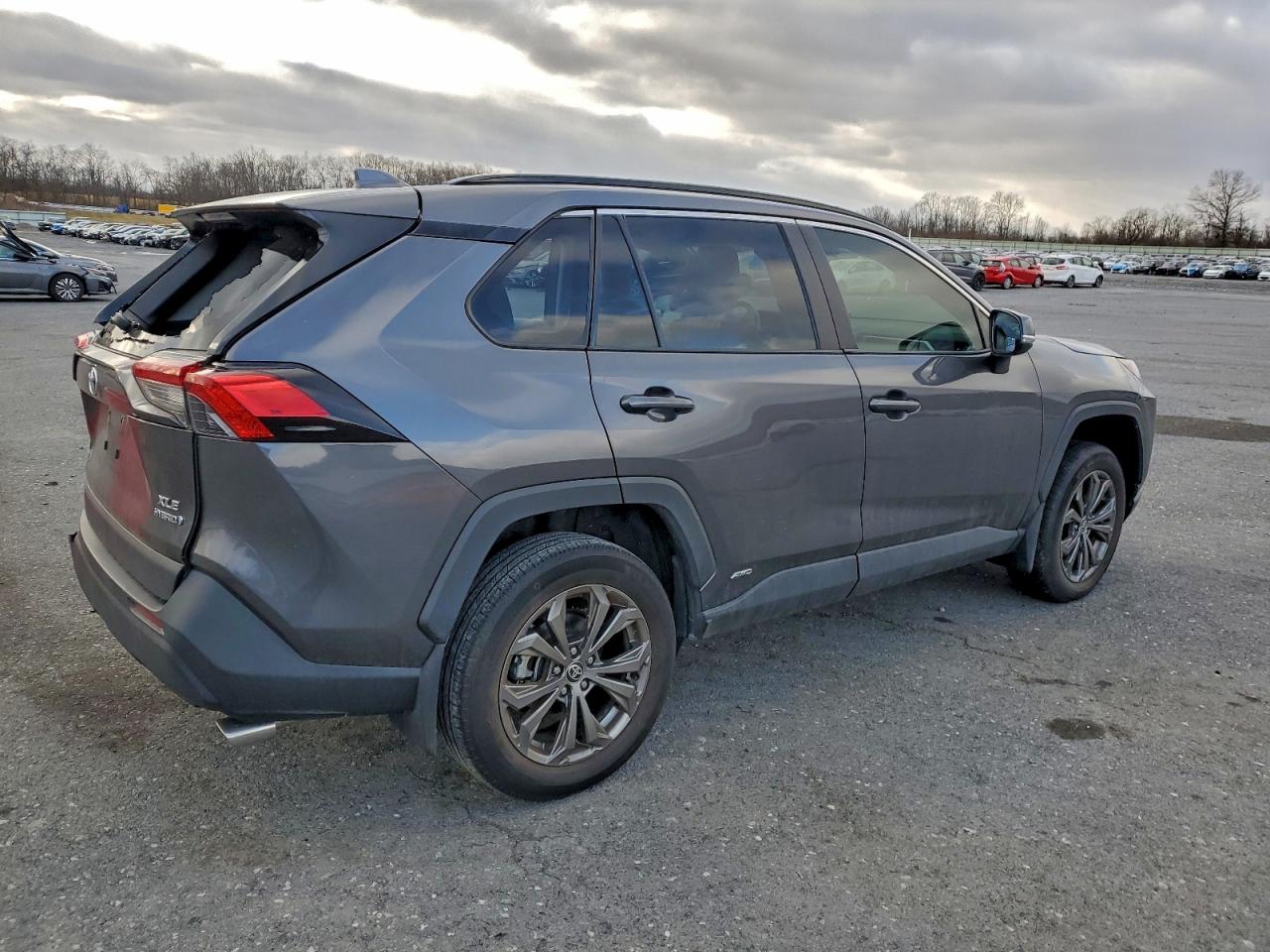 2022 TOYOTA RAV4 XLE PREMIUM photo 3