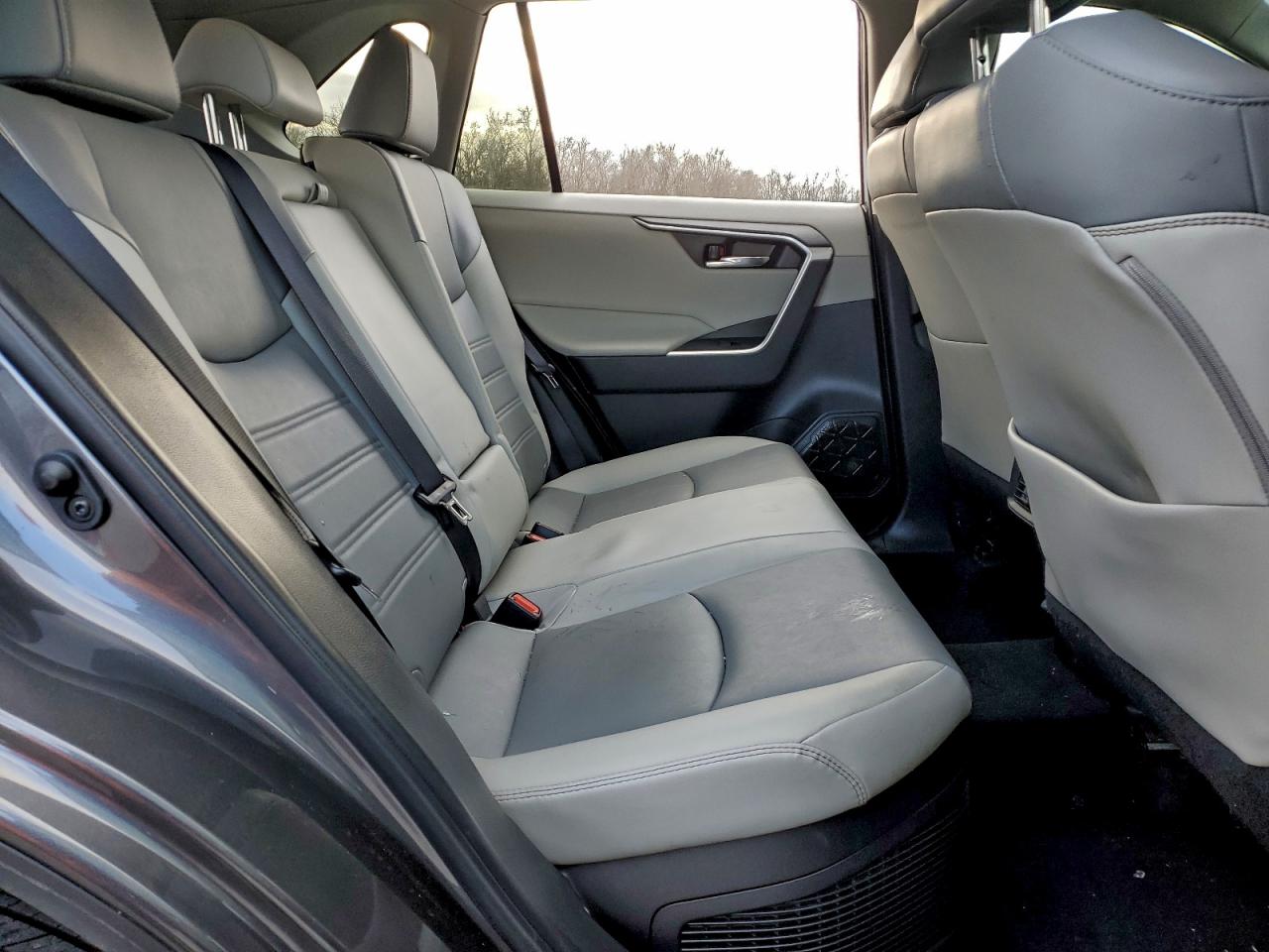 2022 TOYOTA RAV4 XLE PREMIUM photo 11
