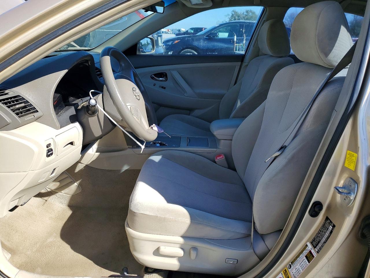 2011 TOYOTA CAMRY photo 13