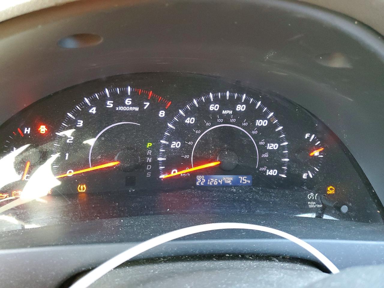 2011 TOYOTA CAMRY photo 17
