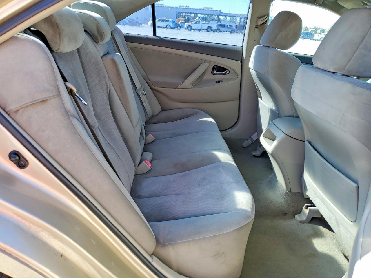 2011 TOYOTA CAMRY photo 19