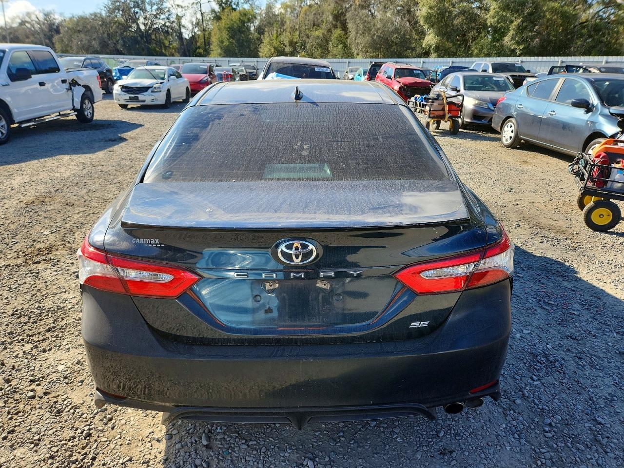 2019 TOYOTA CAMRY SE photo 6