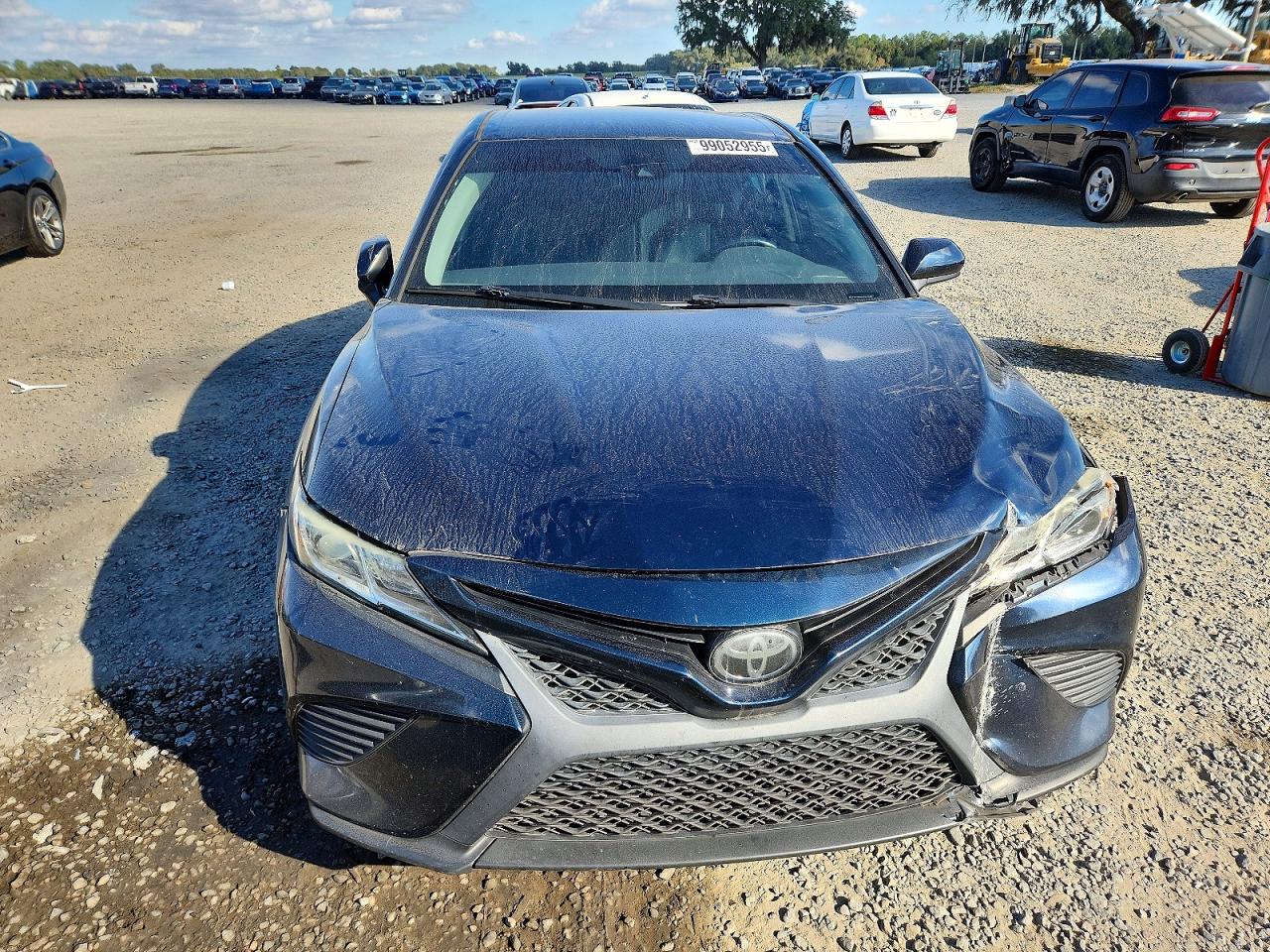 2019 TOYOTA CAMRY SE photo 5