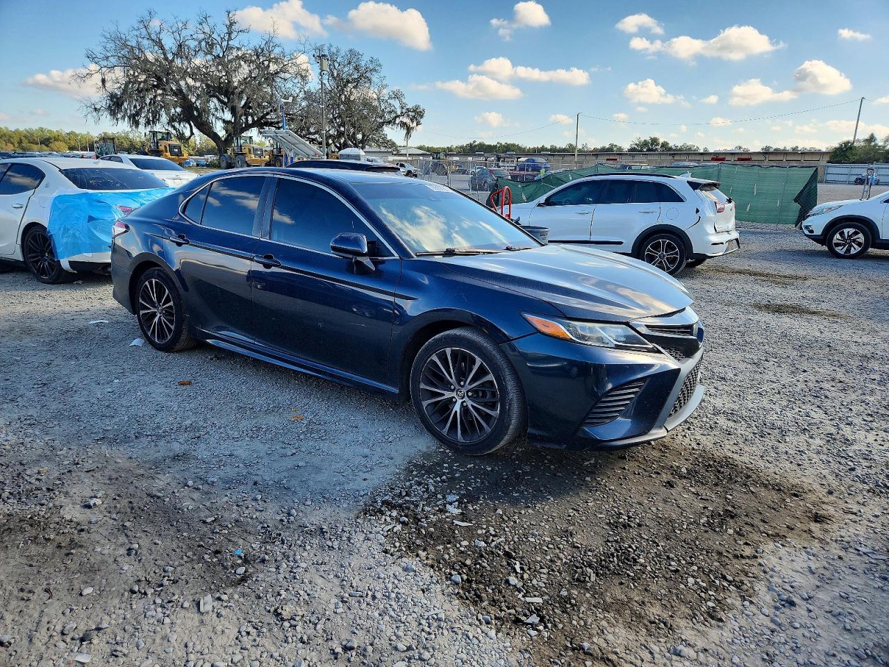 2019 TOYOTA CAMRY SE photo 4