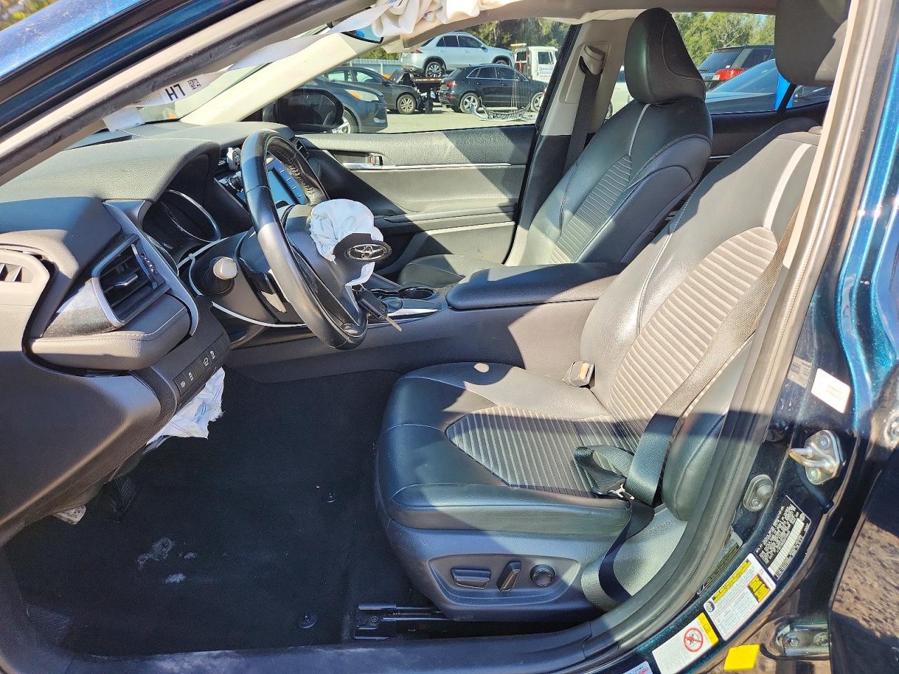 2019 TOYOTA CAMRY SE photo 7