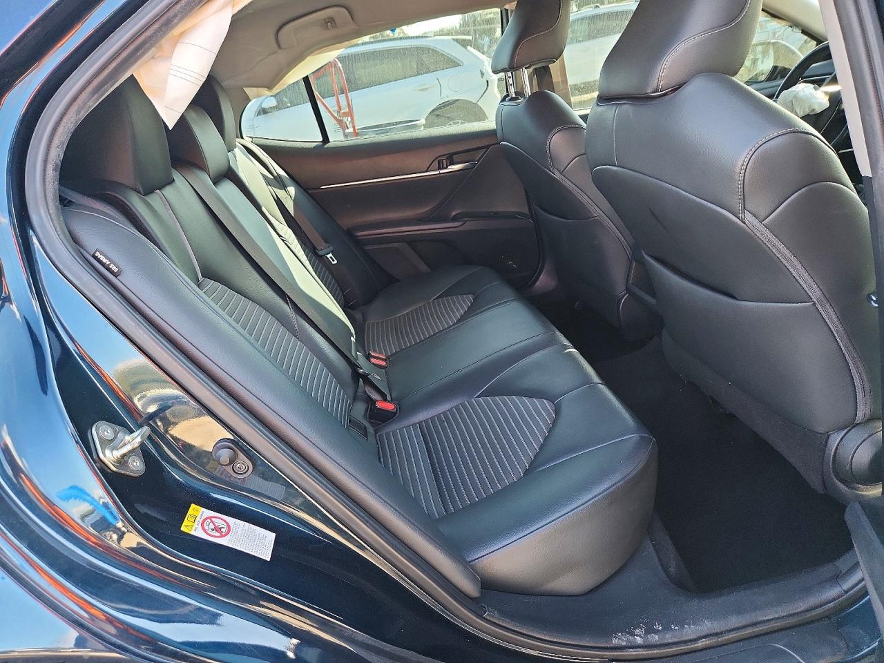 2019 TOYOTA CAMRY SE photo 10