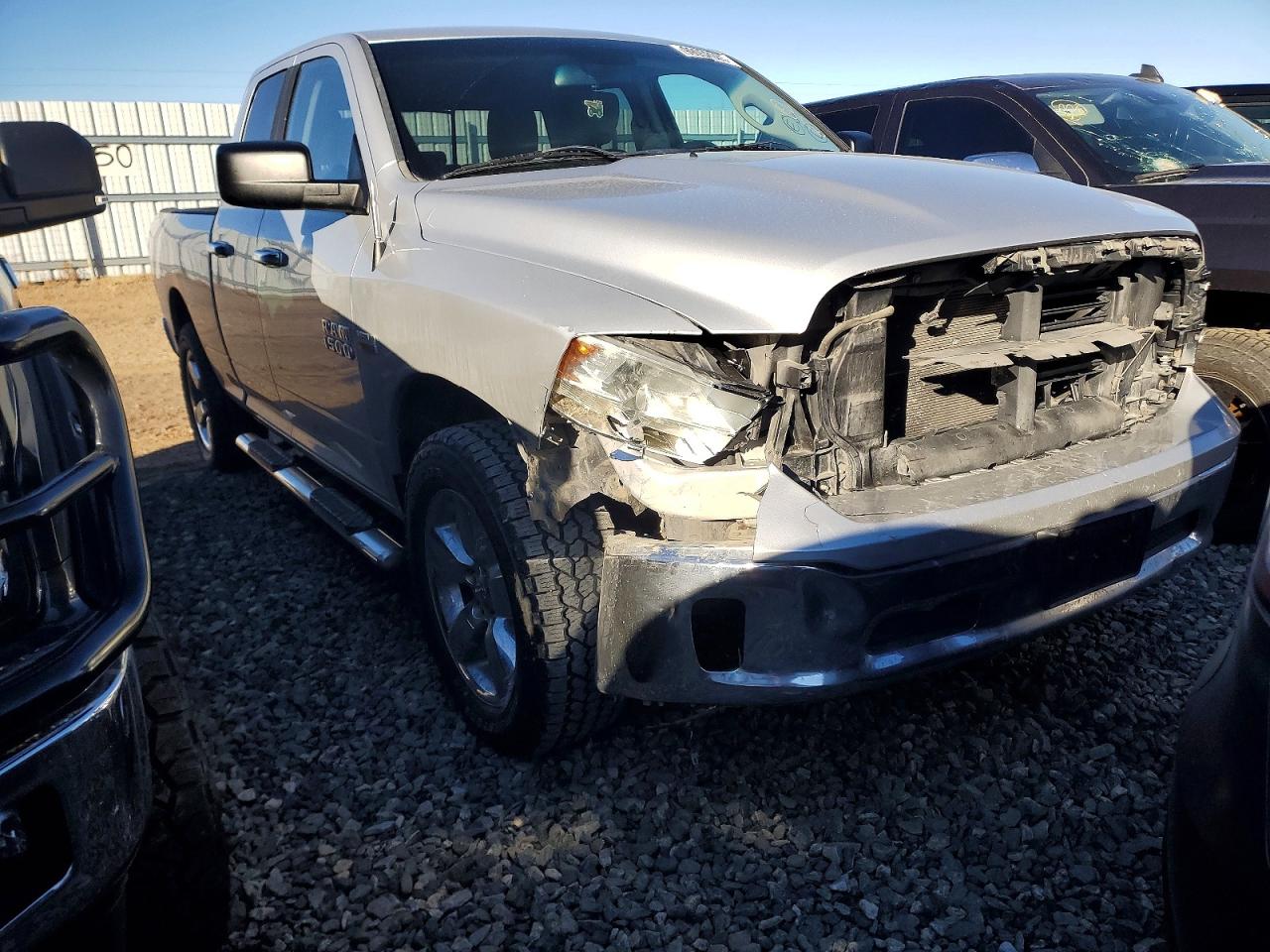2015 RAM 1500 SLT photo 4