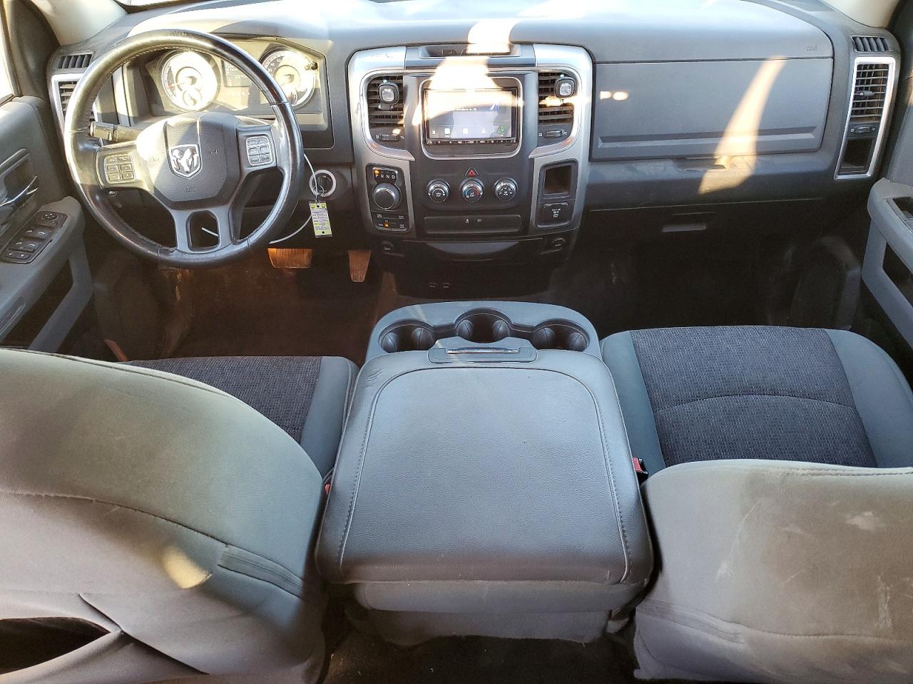 2015 RAM 1500 SLT photo 8