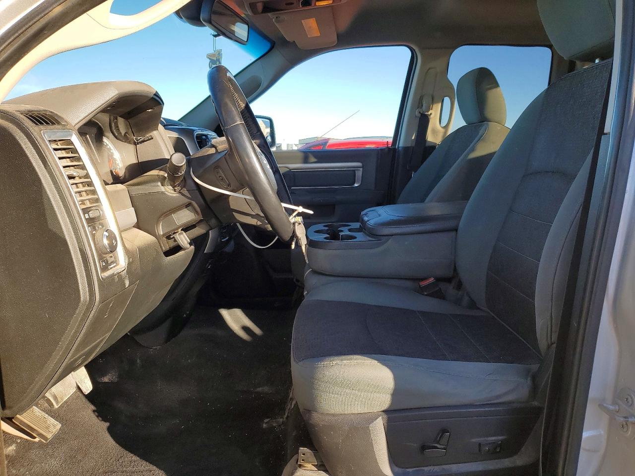 2015 RAM 1500 SLT photo 7