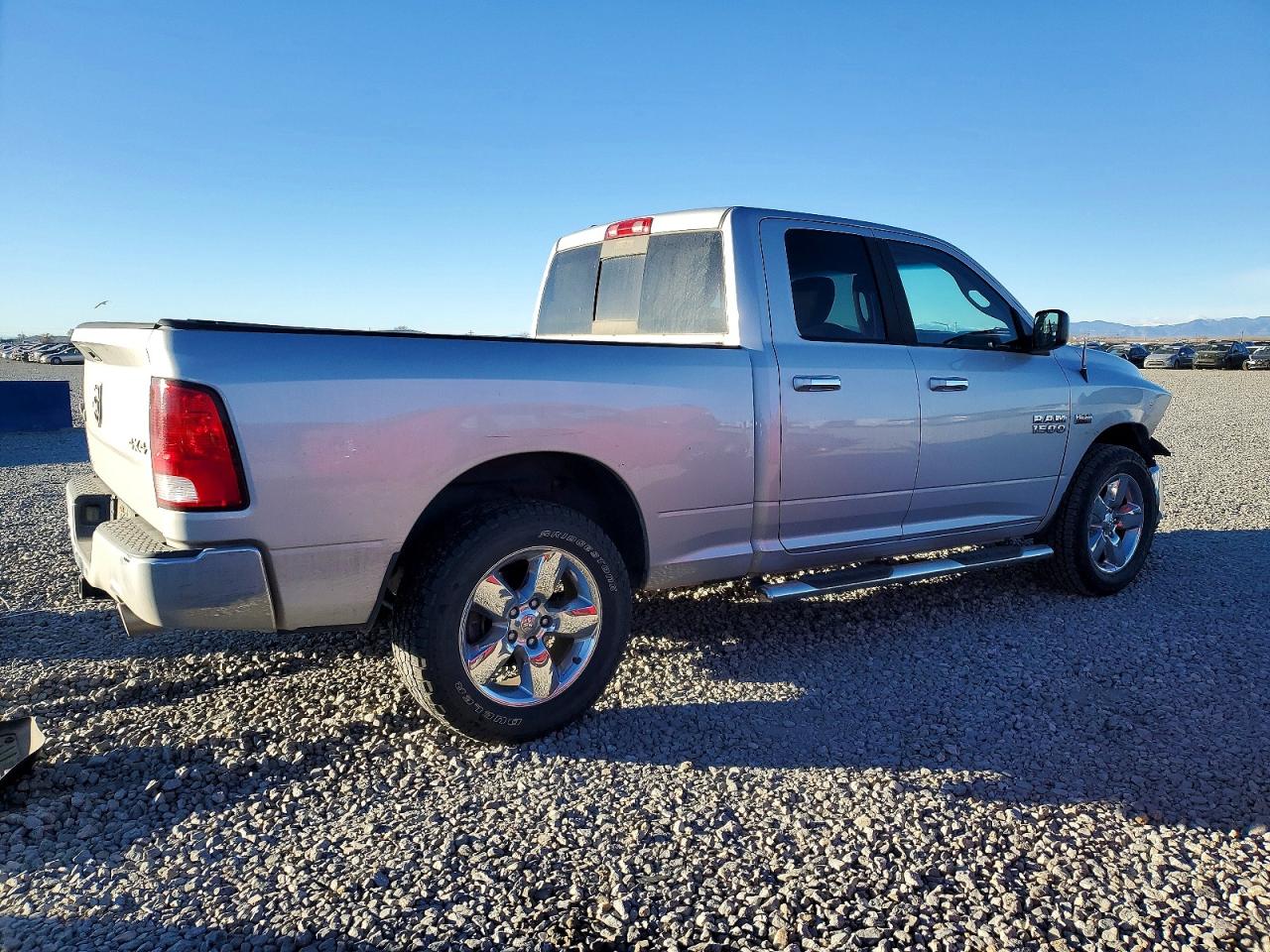 2015 RAM 1500 SLT photo 3
