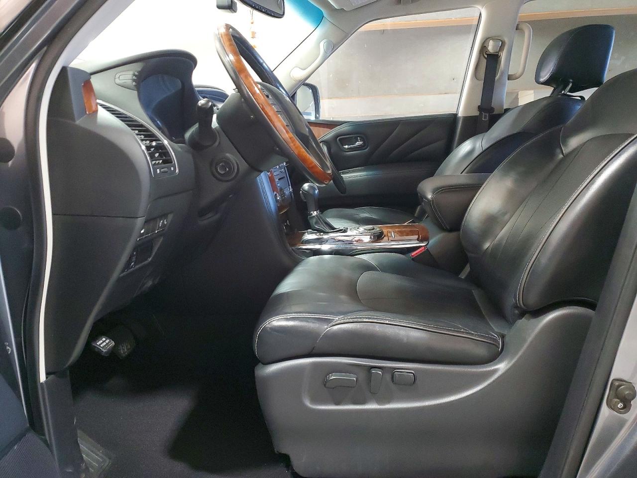2017 INFINITI QX80 BASE photo 7