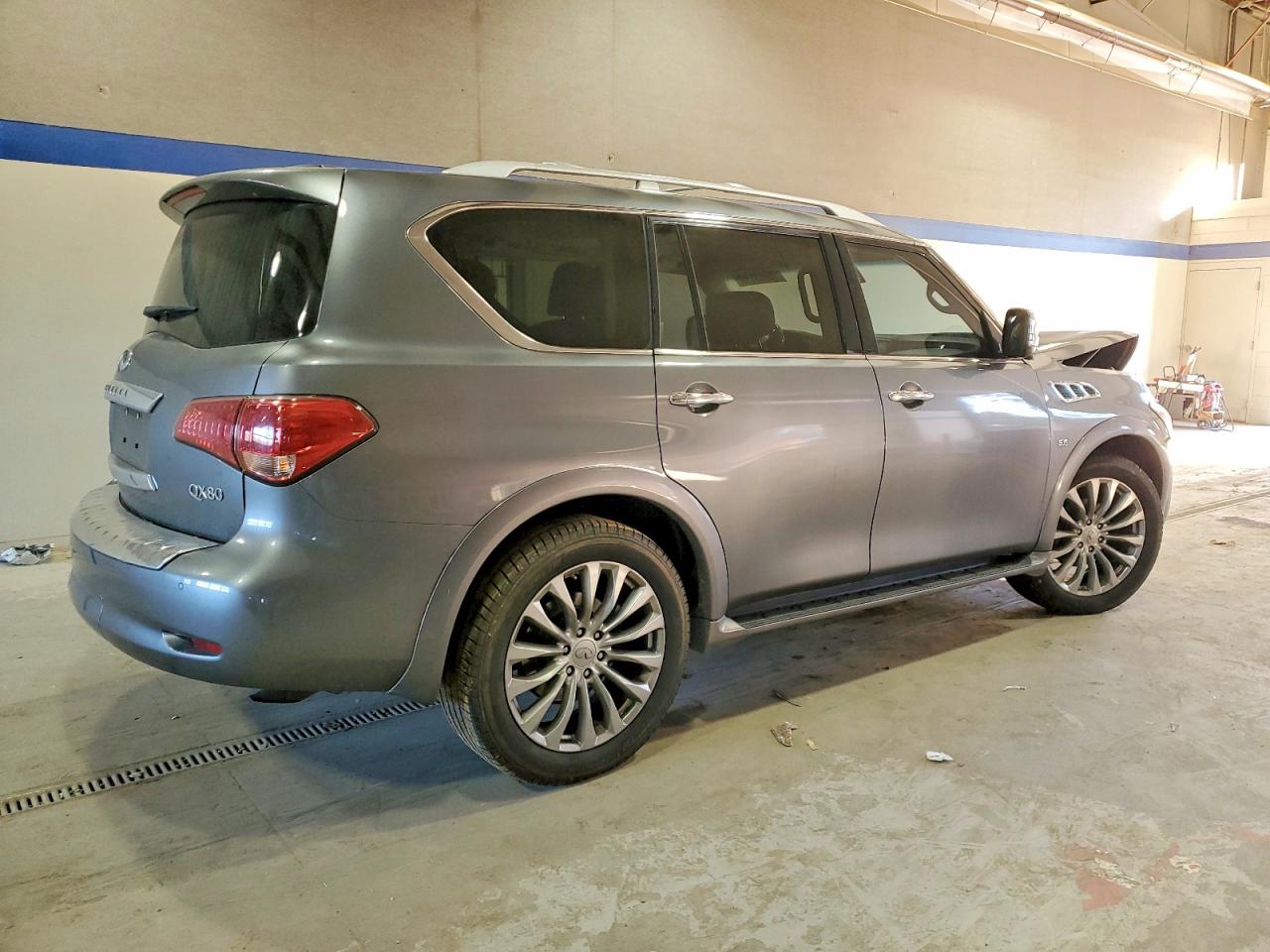 2017 INFINITI QX80 BASE photo 3