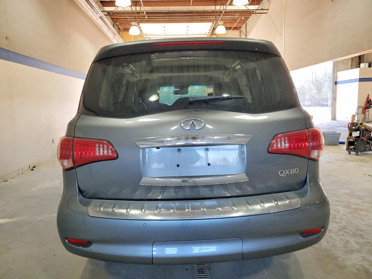 2017 INFINITI QX80 BASE photo 6