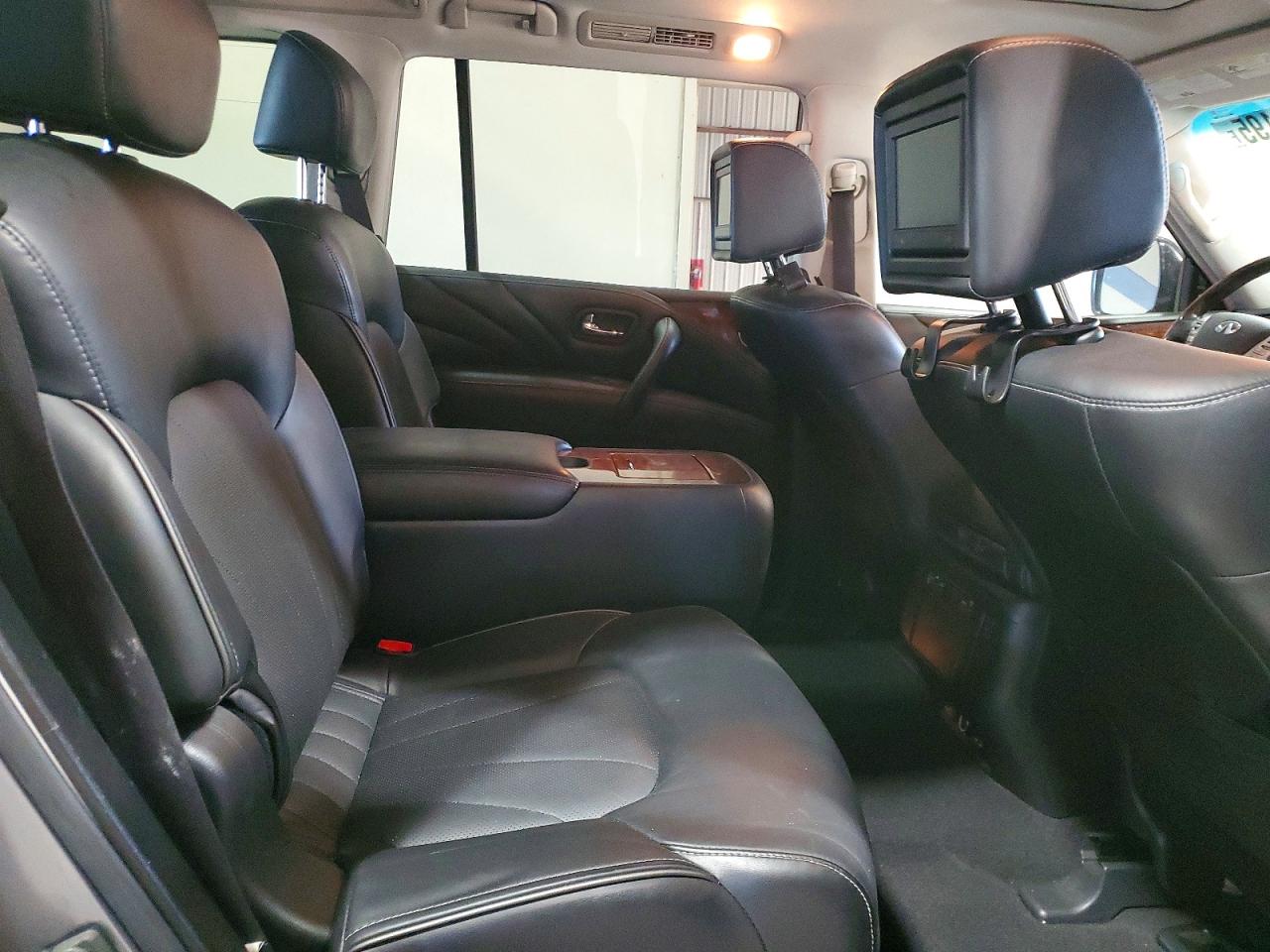 2017 INFINITI QX80 BASE photo 11