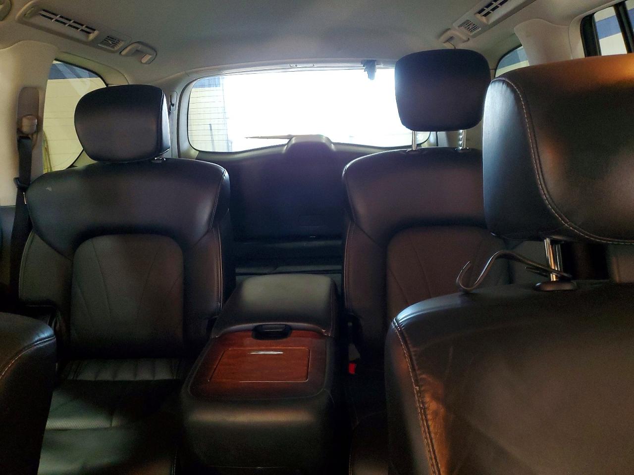 2017 INFINITI QX80 BASE photo 10