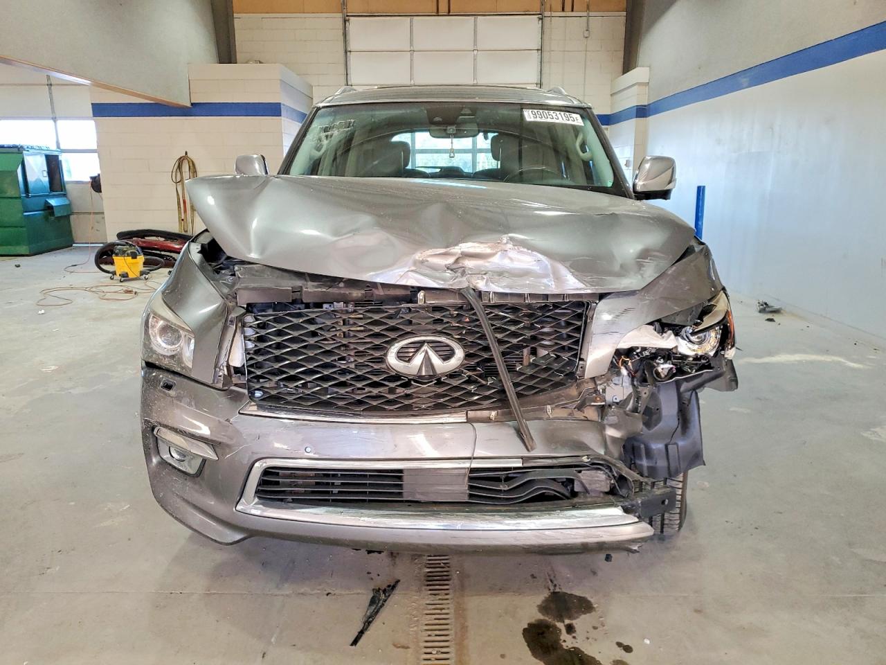 2017 INFINITI QX80 BASE photo 5