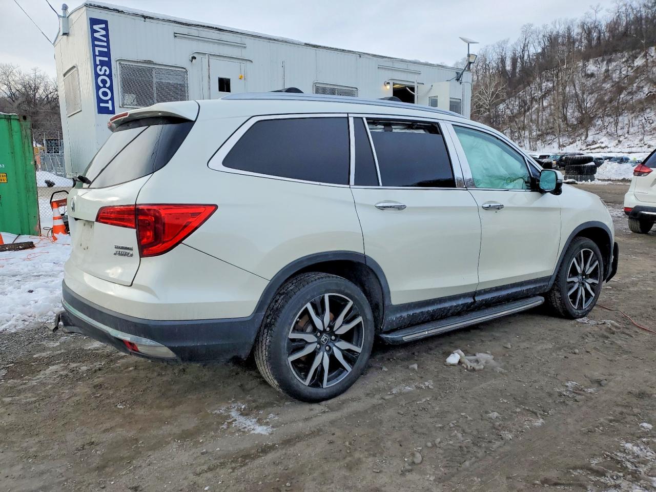 2016 HONDA PILOT TOURING photo 3
