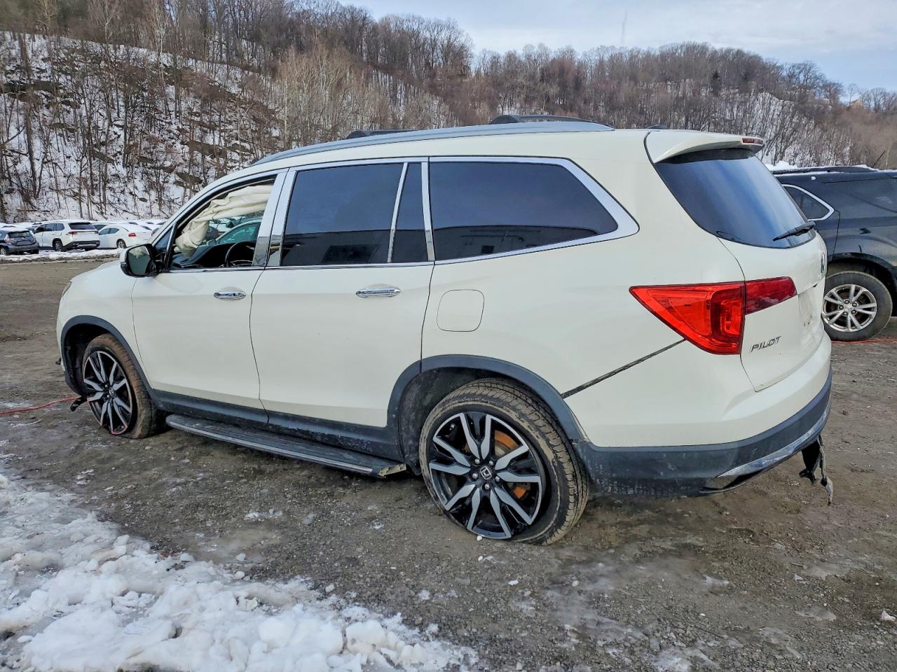 2016 HONDA PILOT TOURING photo 2