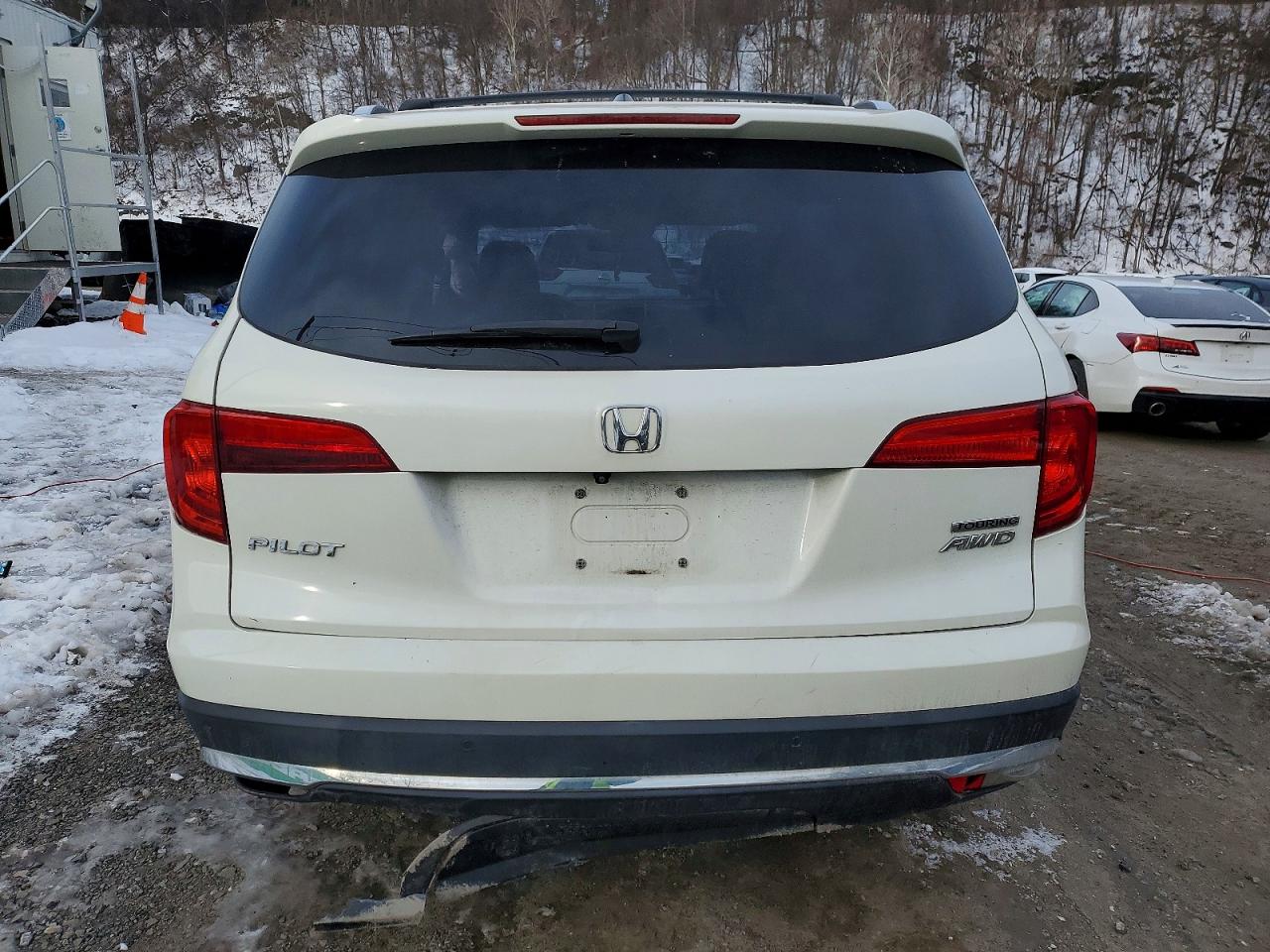 2016 HONDA PILOT TOURING photo 6