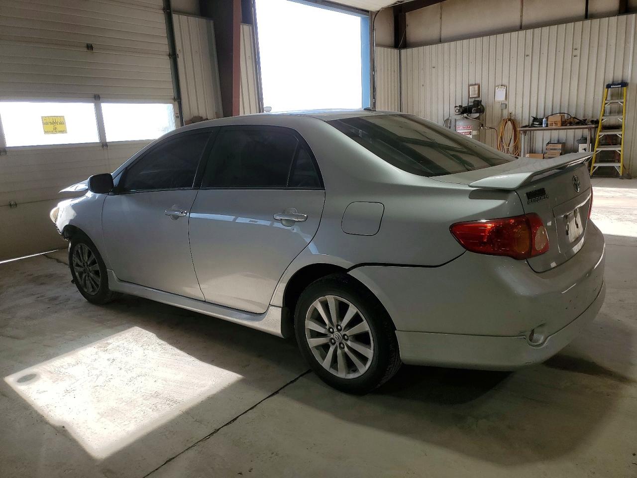 2010 TOYOTA COROLLA BASE photo 3