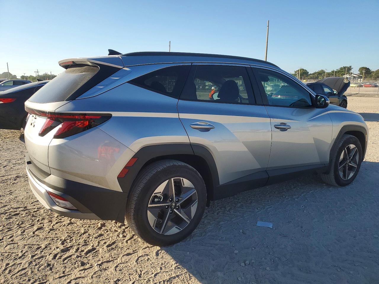 2025 HYUNDAI TUCSON SEL photo 5