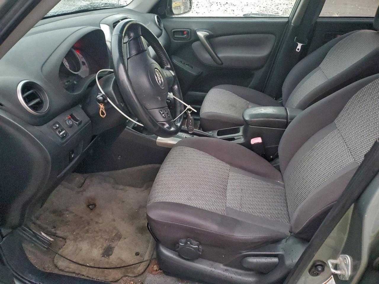 2004 TOYOTA RAV4 photo 13