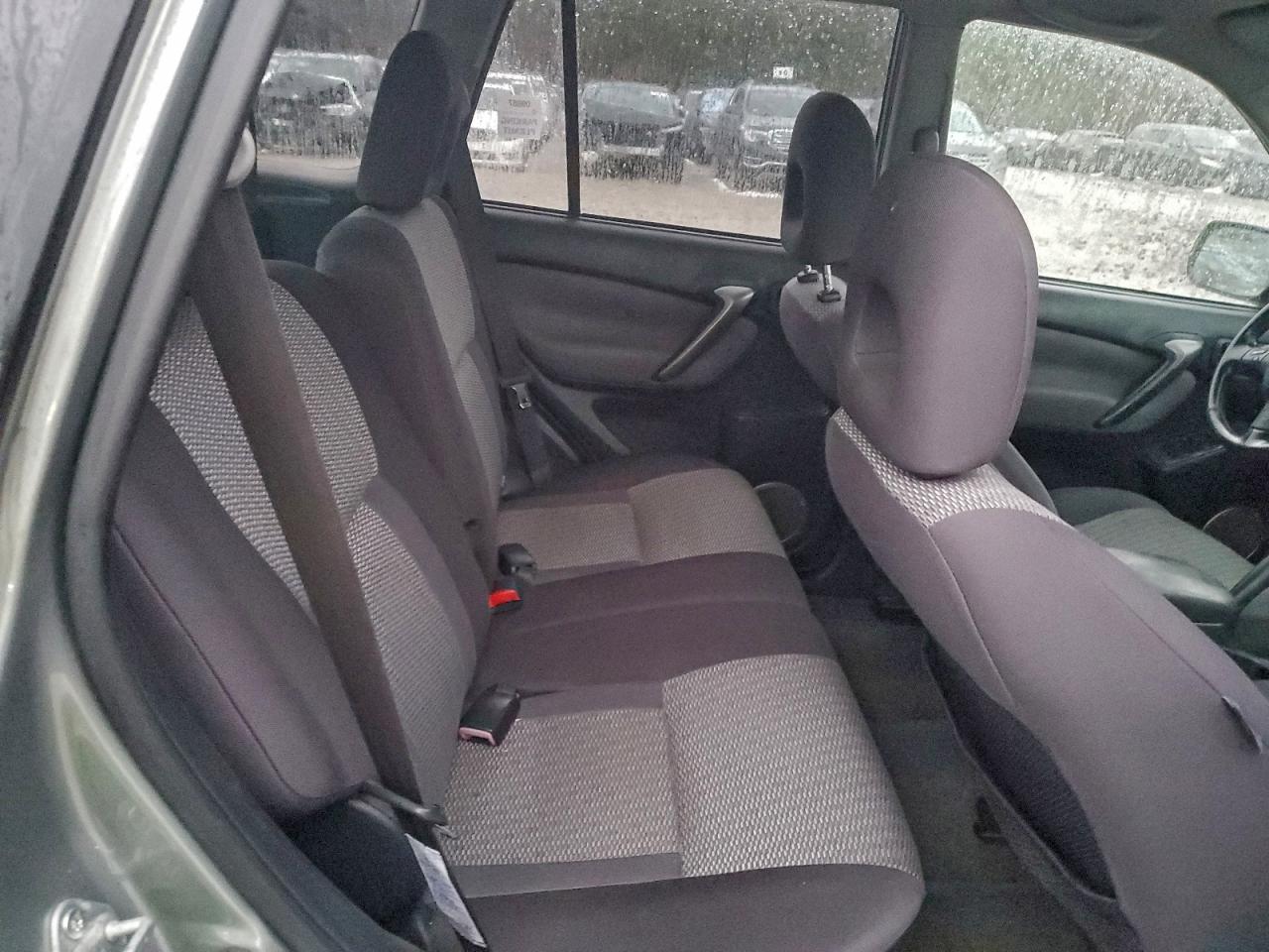 2004 TOYOTA RAV4 photo 21