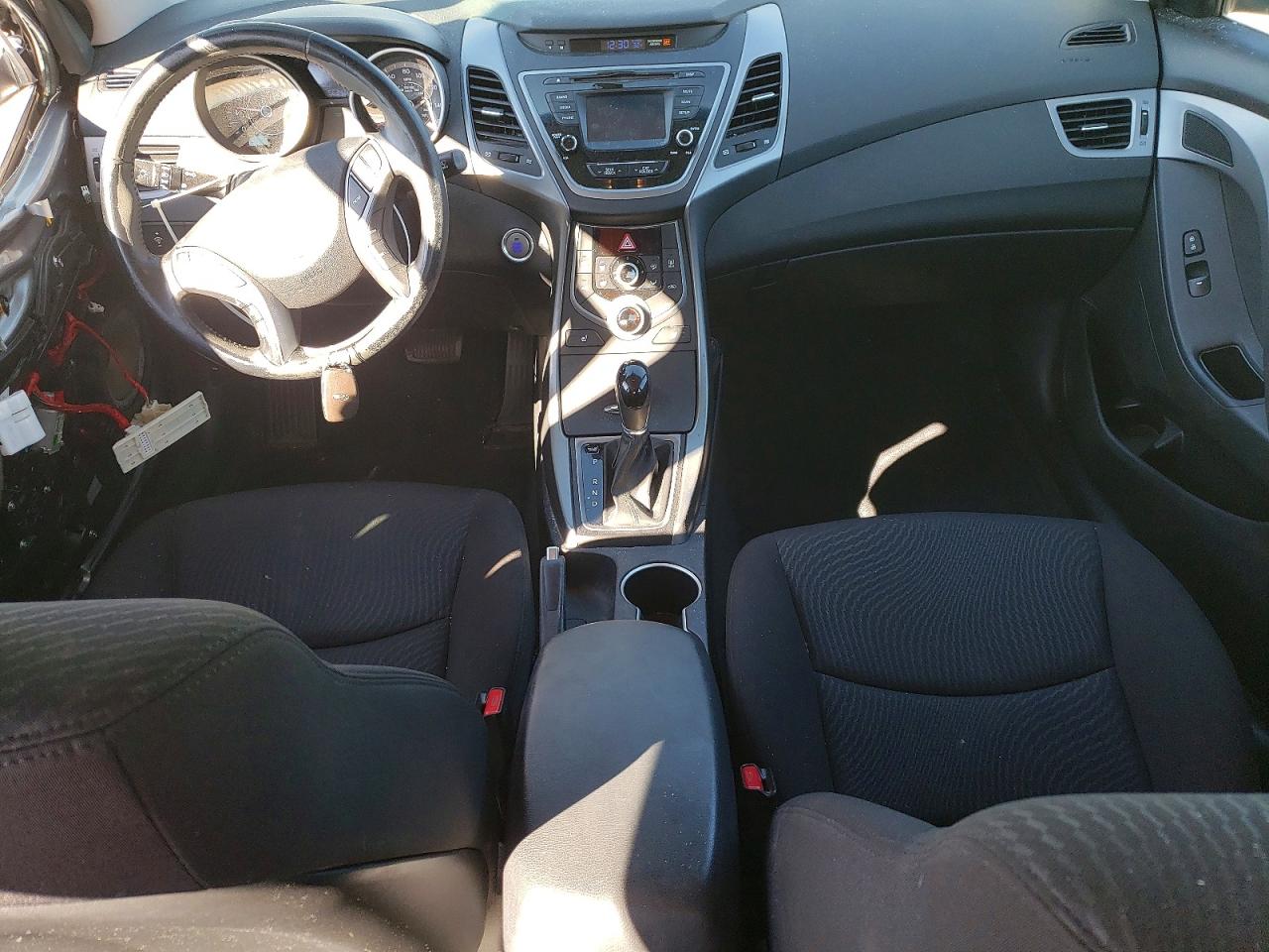 2016 HYUNDAI ELANTRA SE photo 8