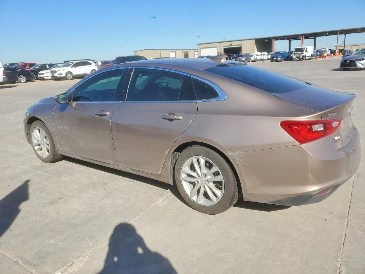 2018 CHEVROLET MALIBU LT photo 2
