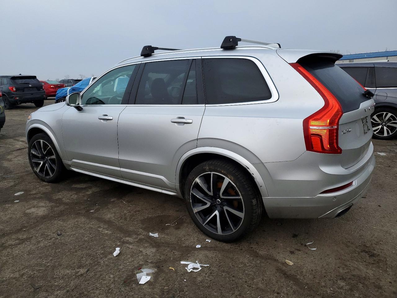 2021 VOLVO XC90 T6 MOMENTUM photo 2