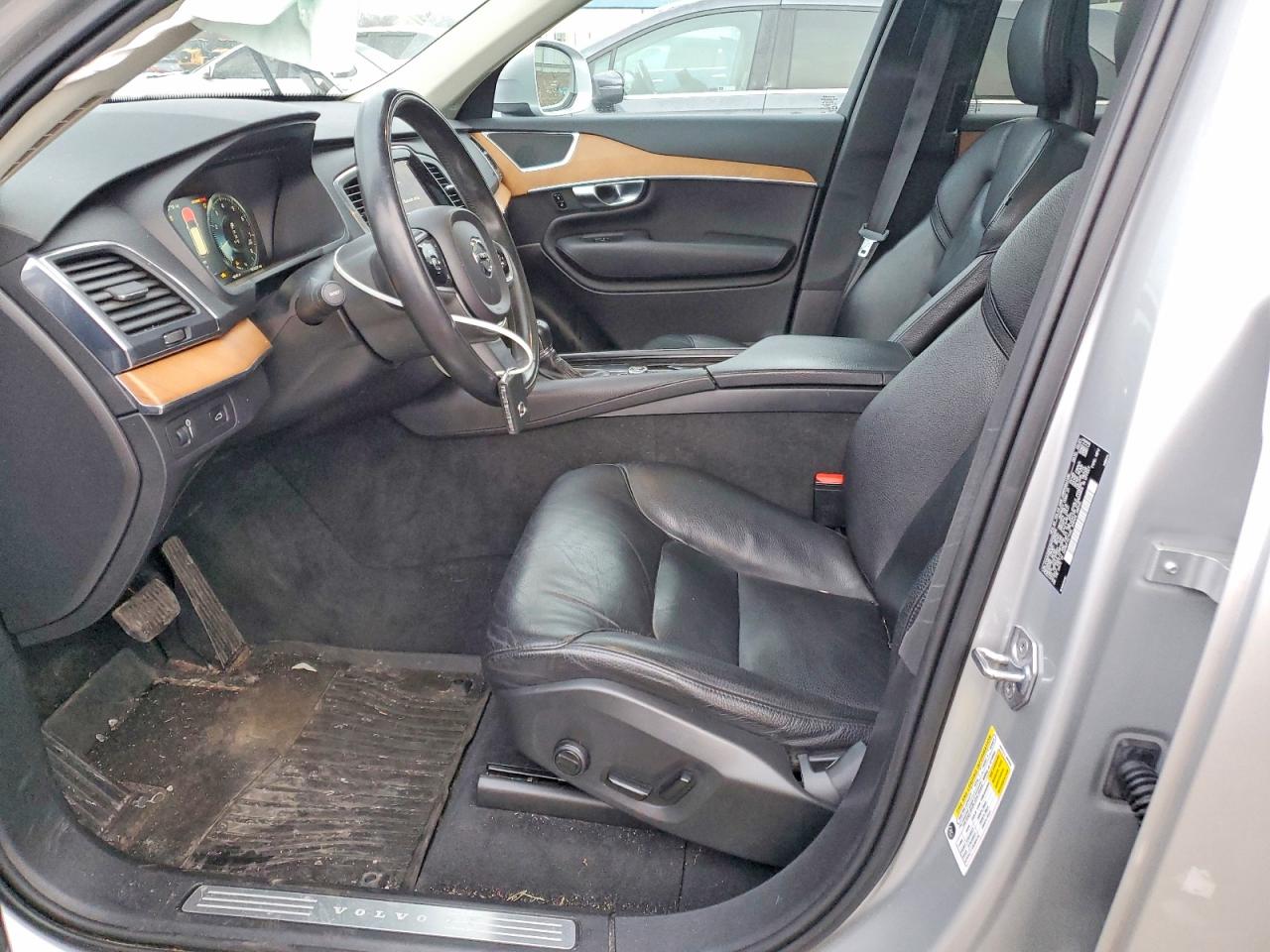 2021 VOLVO XC90 T6 MOMENTUM photo 7