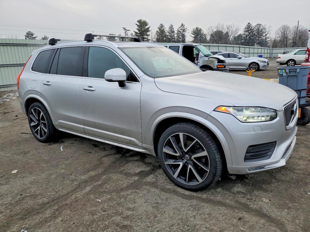 2021 VOLVO XC90 T6 MOMENTUM photo 4