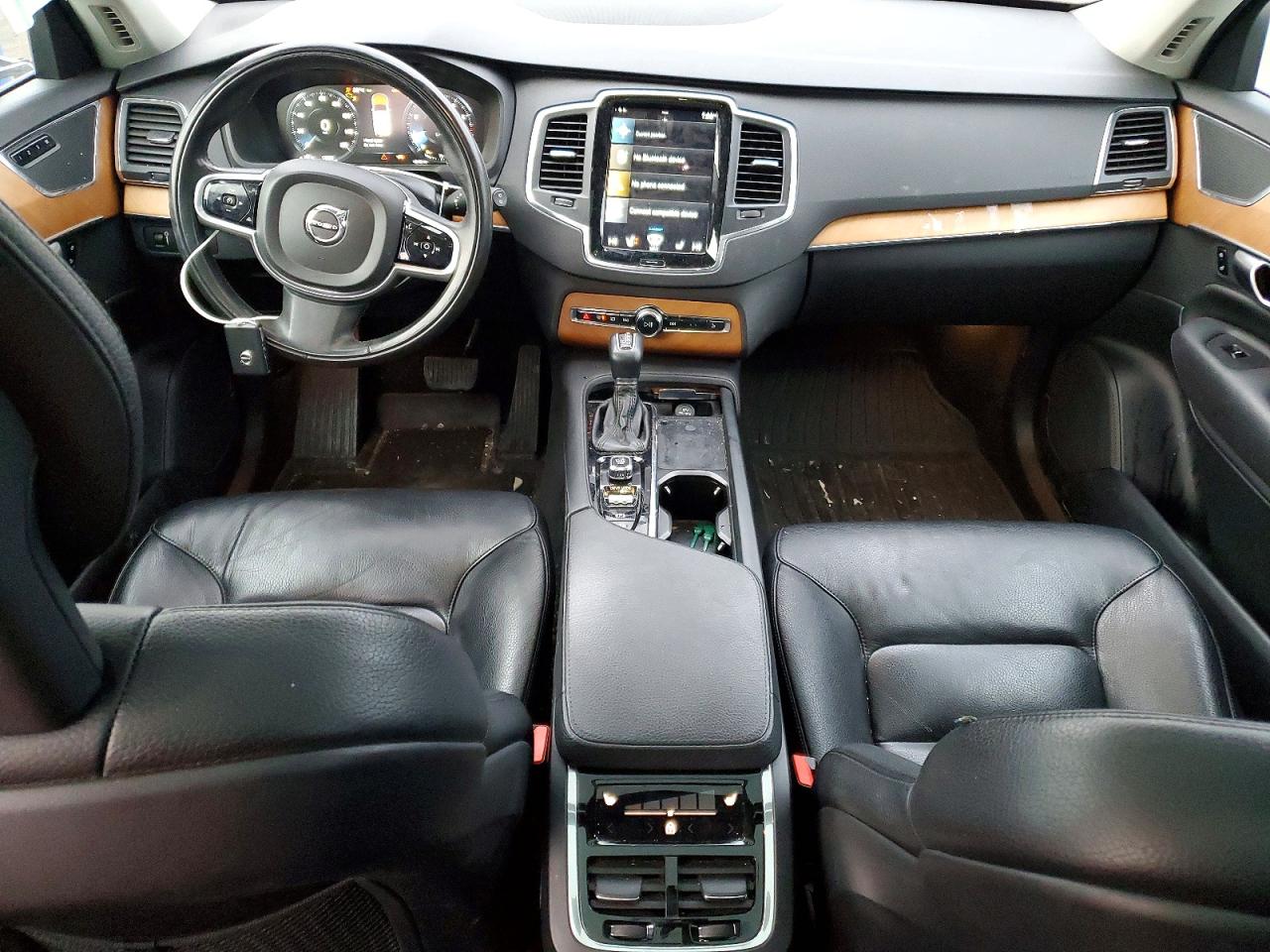 2021 VOLVO XC90 T6 MOMENTUM photo 8