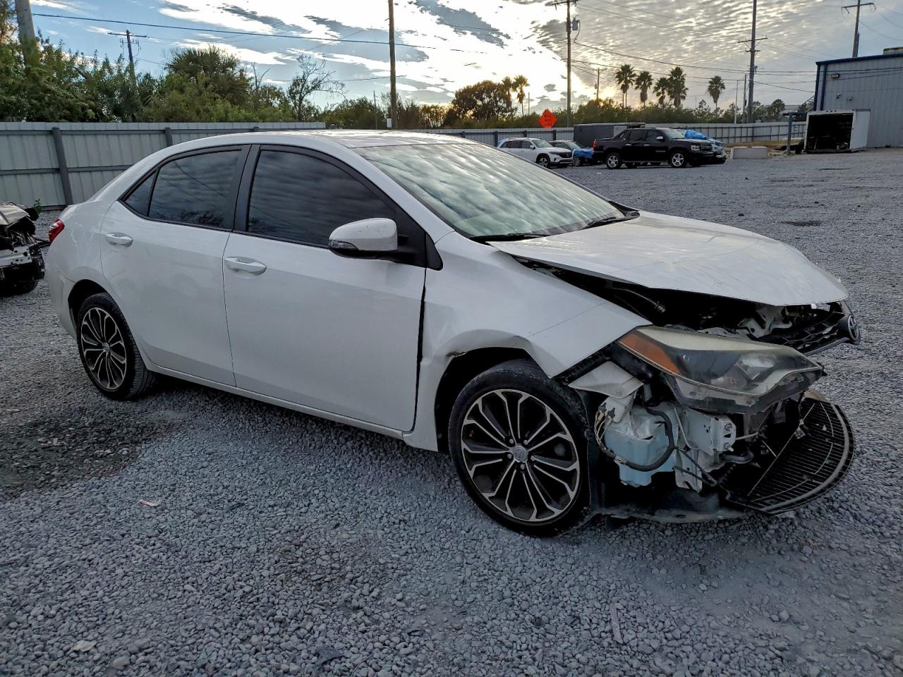 2016 TOYOTA COROLLA L photo 4