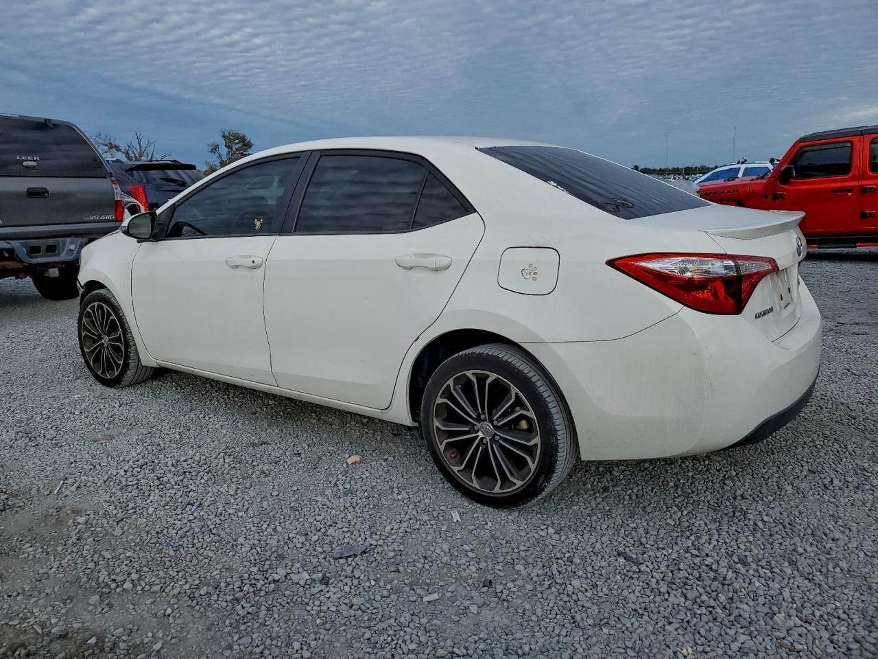 2016 TOYOTA COROLLA L photo 2