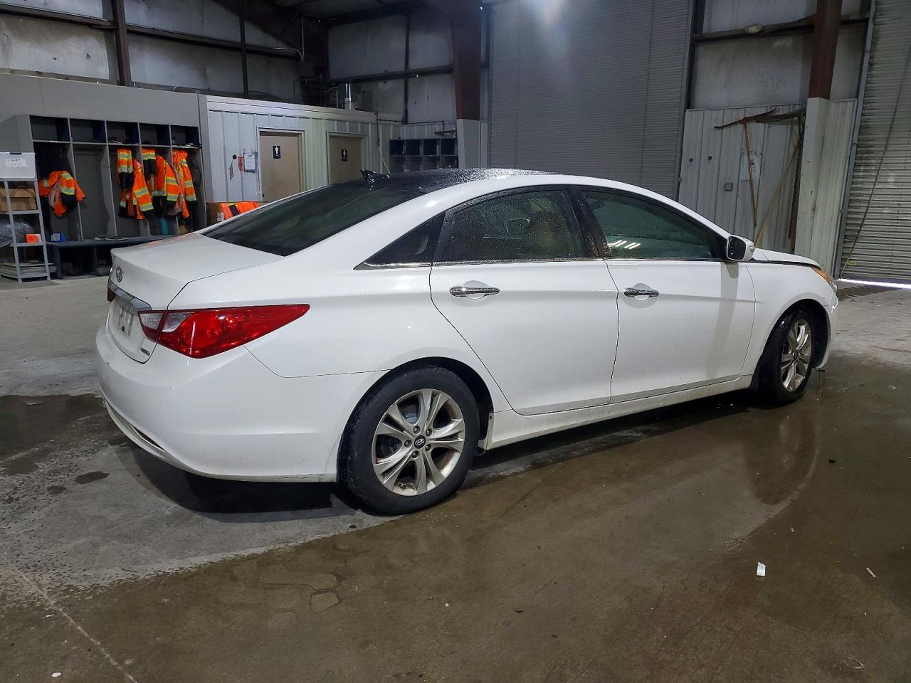 2013 HYUNDAI SONATA SE photo 3