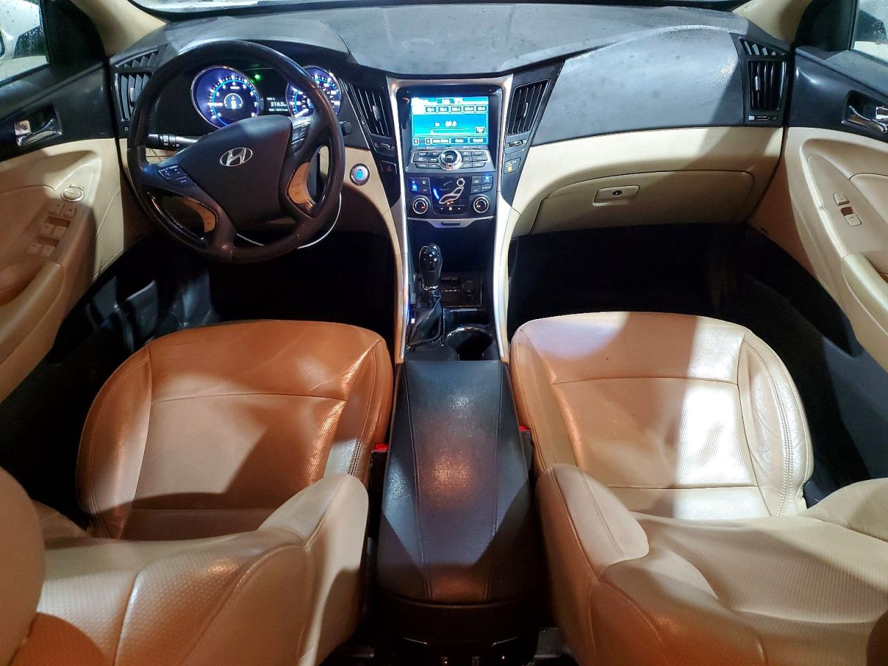 2013 HYUNDAI SONATA SE photo 8