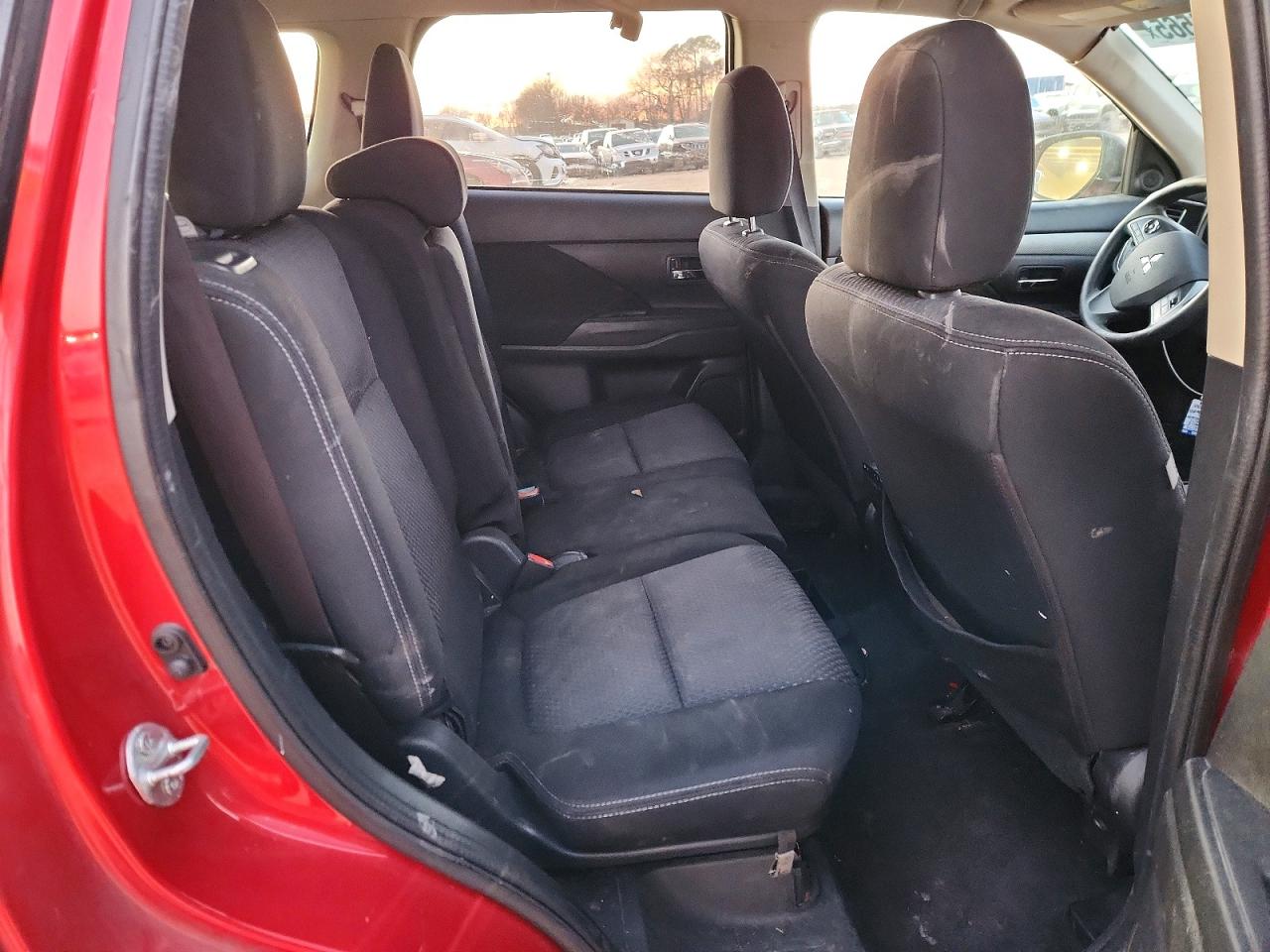 2018 MITSUBISHI OUTLANDER ES photo 11