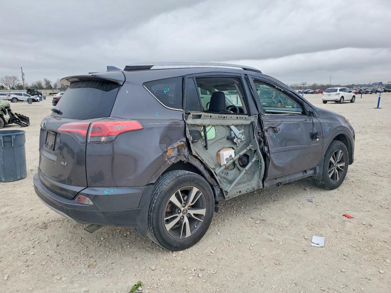 2018 TOYOTA RAV4 ADVENTURE photo 3