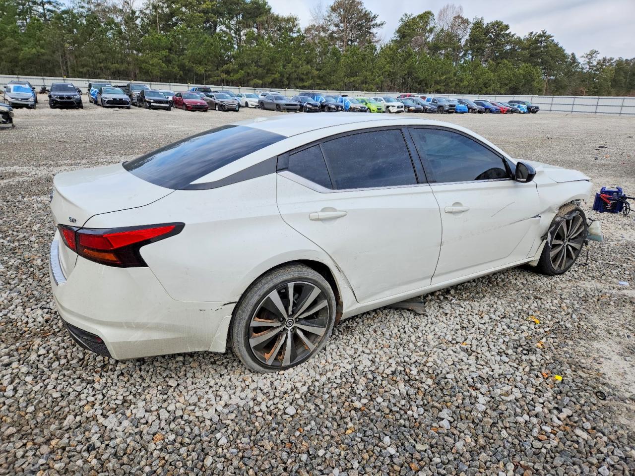 2019 NISSAN ALTIMA SR photo 3