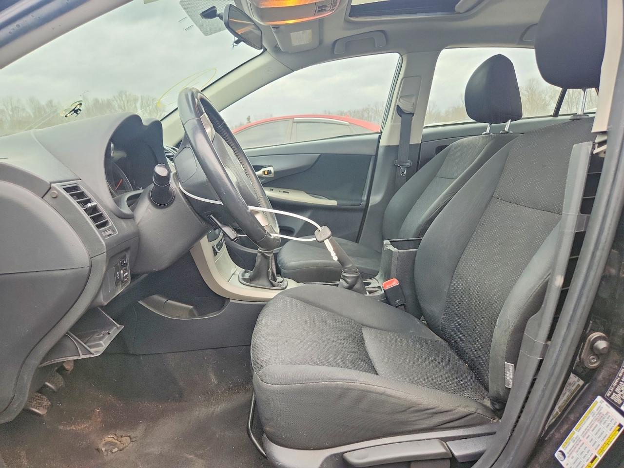 2010 TOYOTA COROLLA photo 7