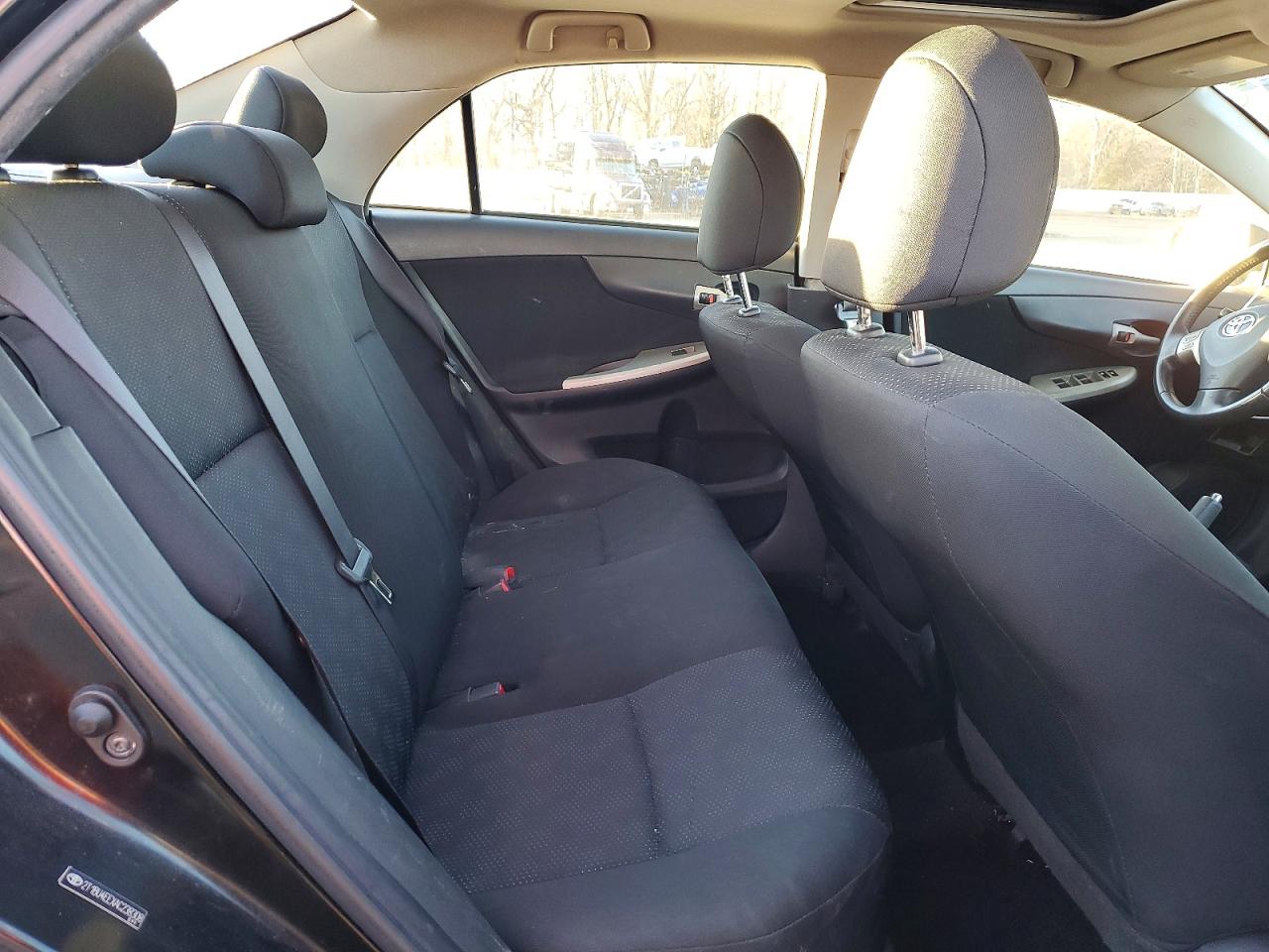 2010 TOYOTA COROLLA photo 10