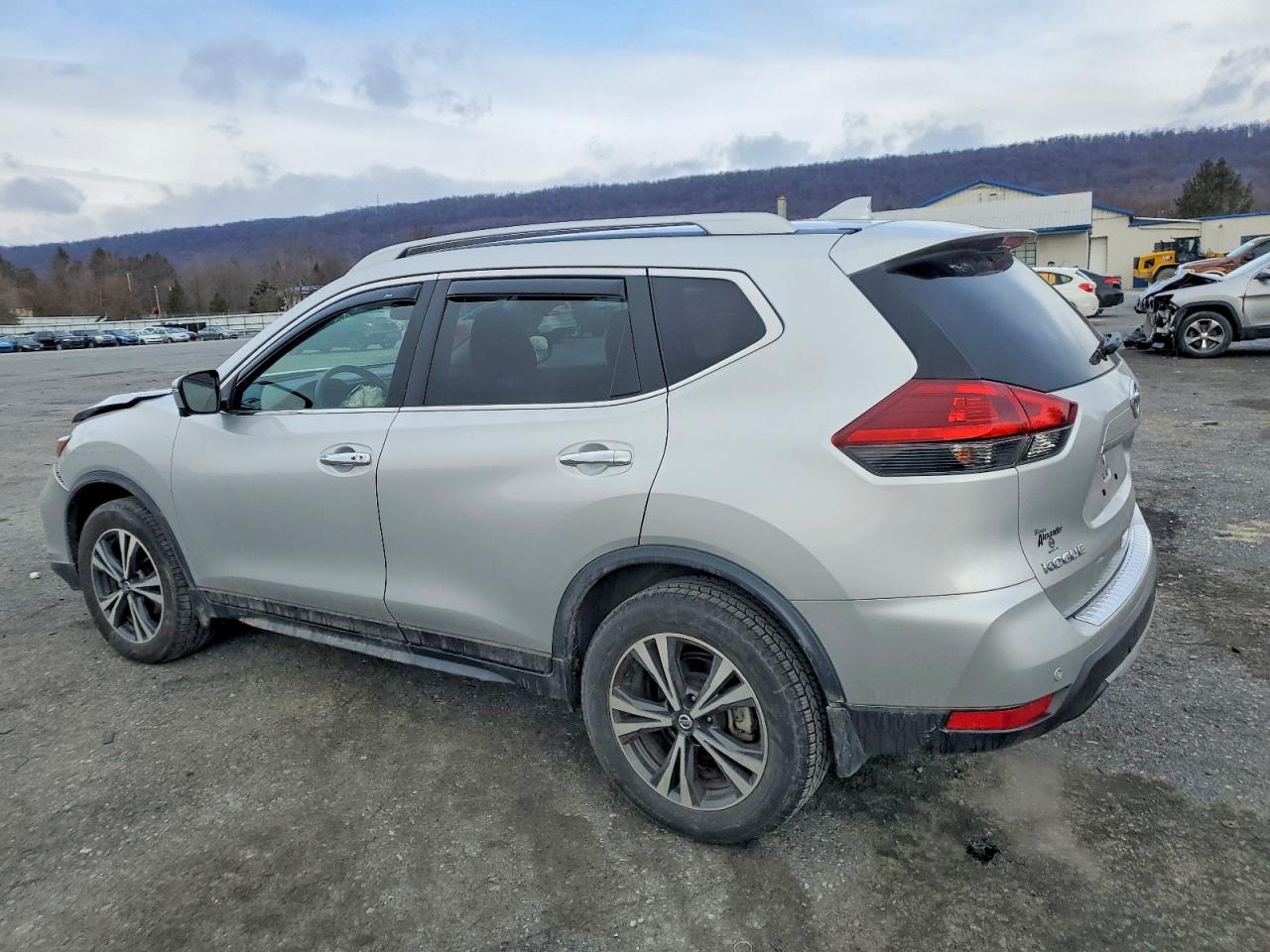2019 NISSAN ROGUE S photo 2